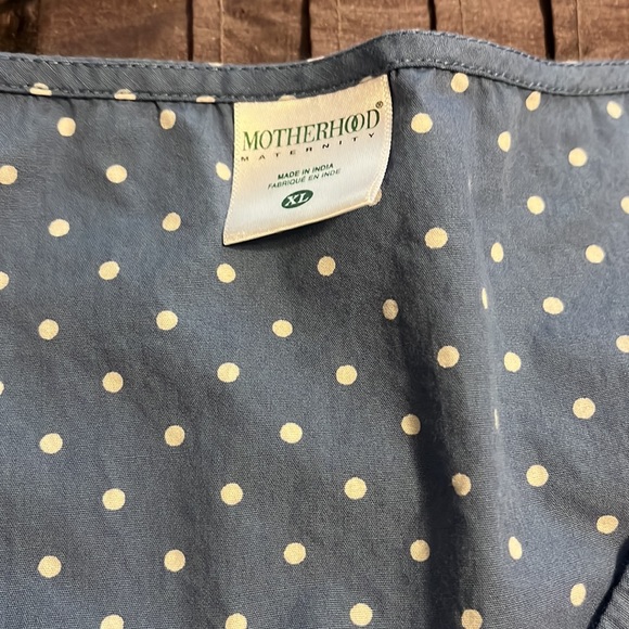 Maternity Capris Outfit - Picture 3 of 4